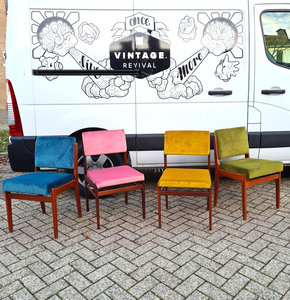 Lijkenhuis Samenhangend sensor Vintage eetkamerstoelen, gekleurd velours - Webshop en winkel voor toffe en  betaalbare vintage meubels en woonaccessoires