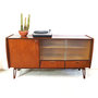 Vintage dressoir met glazen schuifdeurtjes